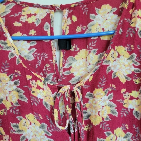 Volcom Red Yellow Floral Roadtrip Romper Size Small - Picture 4 of 7